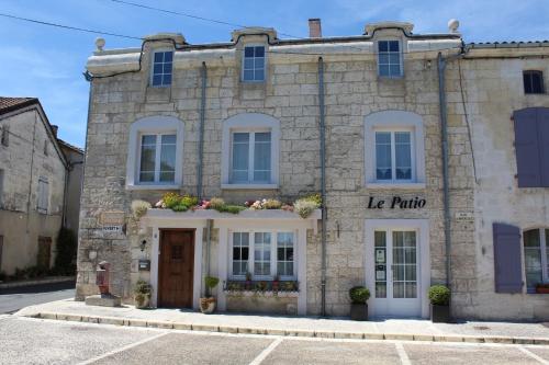 Le Patio Chambres et Tables d'Hôtes La Tour-Blanche france