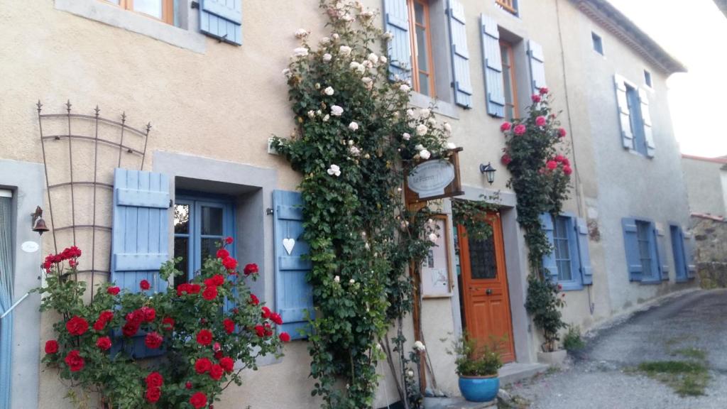 B&B / Chambre d'hôtes Le Pèlerin 111 village, 09300 Montségur