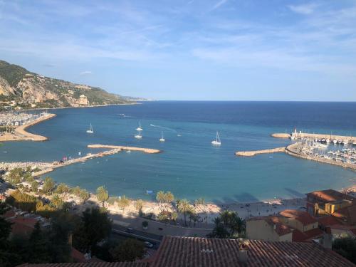 le petit bateau Menton france