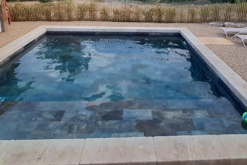 Le petit écureuil Saint-Saturnin-lès-Apt france