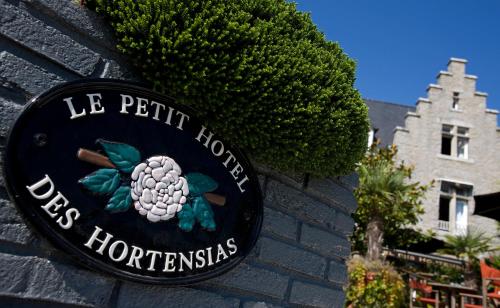 Hôtel Le Petit Hôtel des Hortensias 4 place Yvonne Sarcey La Trinité-sur-Mer