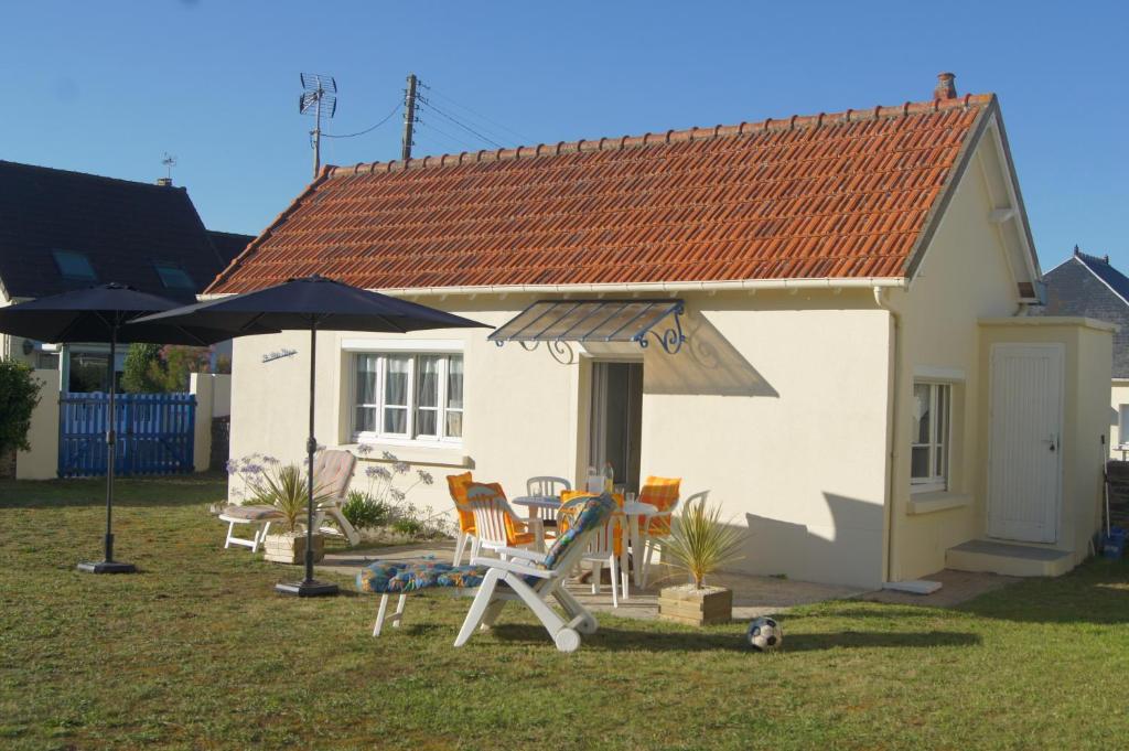 Maison de vacances Le petit logis de Barneville plage wc extérieur 13 Rue des Pêcheurs, 50270 Barneville-Carteret