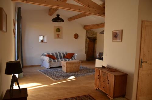 B&B / Chambre d'hôtes Le Petit Riousset, gîte à la campagne, proche Chabeuil 350 chemin de l'allard Montvendre