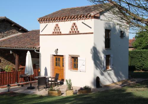 Le Pigeonnier de Lacalm GÎTE Saint-Grégoire france