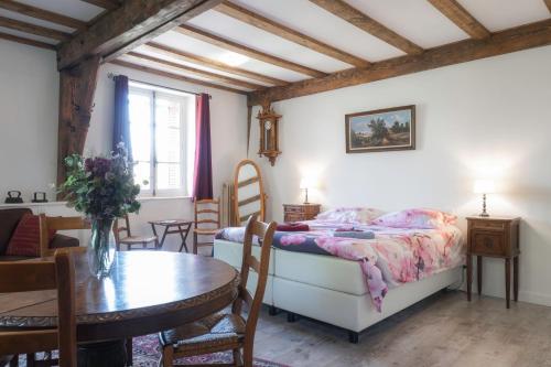 B&B / Chambre d'hôtes Le Pont du Roy 2 route de clermont Besse-en-Chandesse