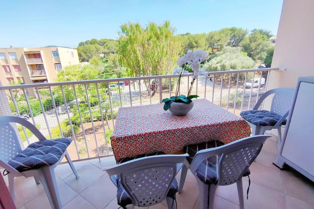 Appartement LE PRADET 50m de la plage T2 tout confort LESCLESDENICOLE Rue du Pin de Galle, les elfes, 83220 Le Pradet