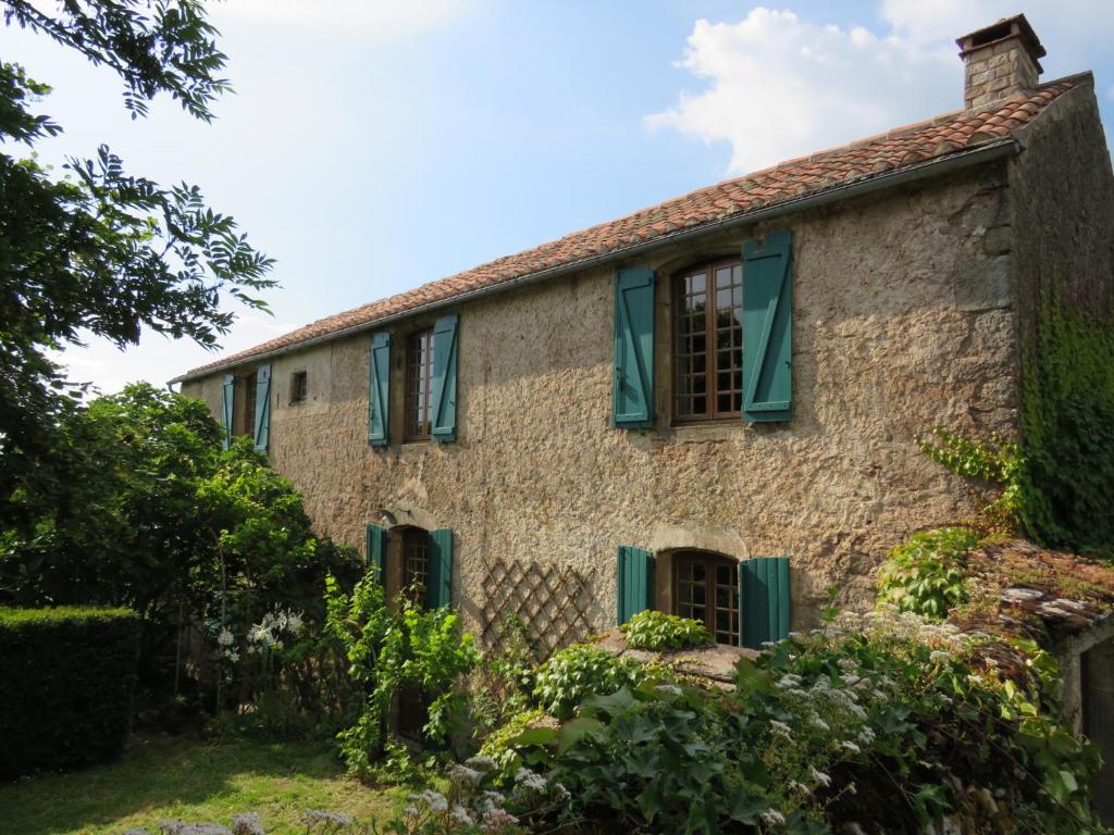 Maison de vacances le presbytère de Montaigut montégut, 12360 Montégut