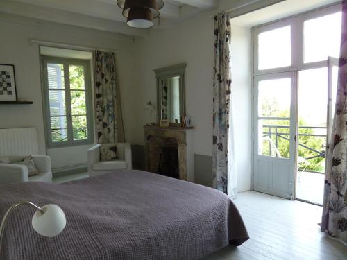 B&B / Chambre d'hôtes Le Prieuré 2 place Lucien Boré Lézigné