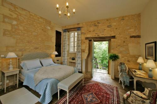 B&B / Chambre d'hôtes Le Prieuré du Château de Biron Le Bourg Biron