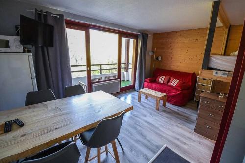 Appartement Le Relai S31 - Grand et lumineux studio avec coin montagne 4-6 pers, tout équipé, avec WIFI, à 30m des pistes avec un grand balcon, DRAPS NON COMPRIS 1er étage, Bat C, appt n°31 2932 Route de la Moussiere d'En Haut Saint-Jean-dʼAulps