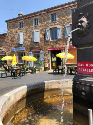 LE RELAIS DE LA FONTAINE Échandelys france