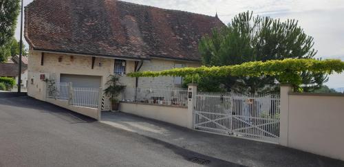 Séjour chez l'habitant Le(s) Nichoir(s) Pusignieu Montée de la ville Creys-et-Pusigneu
