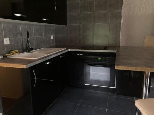 Appartement Le Safari Porte d'entrée de droite 13 Rue du Docteur Bernard Mouras Besançon