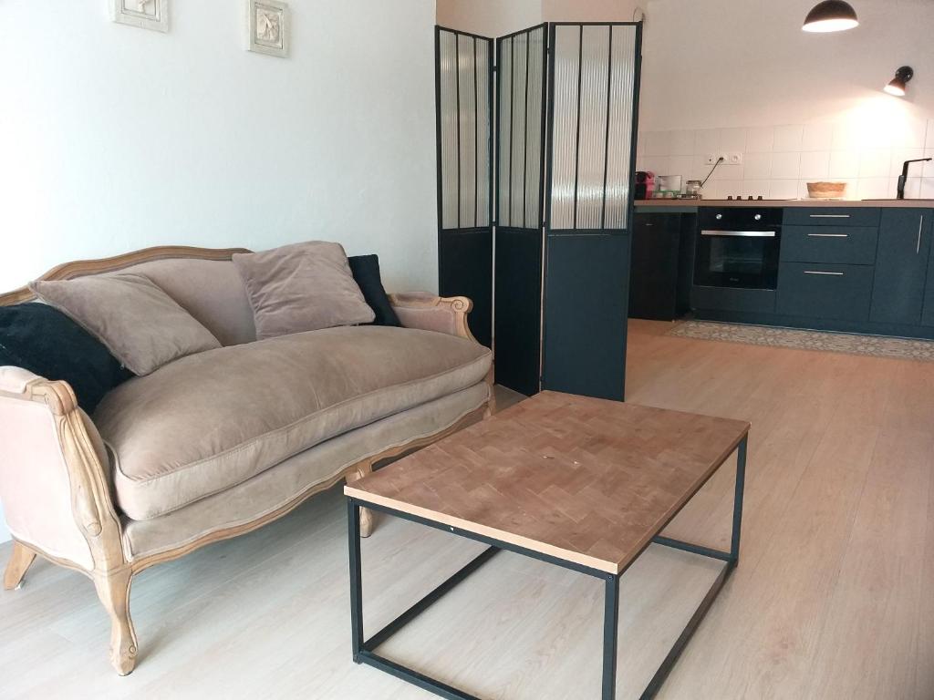 Appartement Le Savoie Appartement 2 chambres 3 couchages ,balcon et parking privé 32 Rue de Savoie, 01200 Bellegarde-sur-Valserine