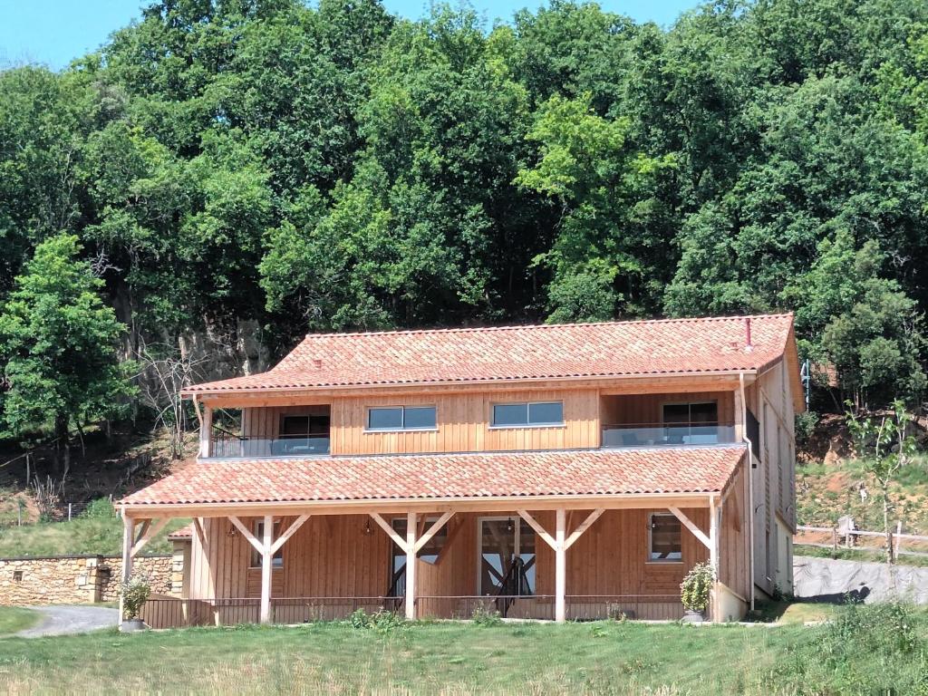 Appartement Le Séchoir des acacias, L'Orée du bois 1235 Impasse de la Rochette, 24290 Saint-Léon-sur-Vézère