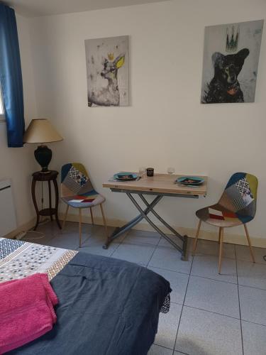 Appartement Le Senlipin, studio centre ville, coeur de Senlis, proche parc Asterix 8 Rue de la Chancellerie, logement cour Senlis