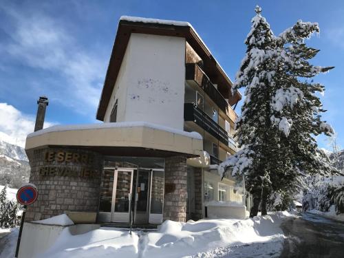 Lodge Le Serre Chevalier Maison Familiale Place de l Aravet La Salle-Les-Alpes