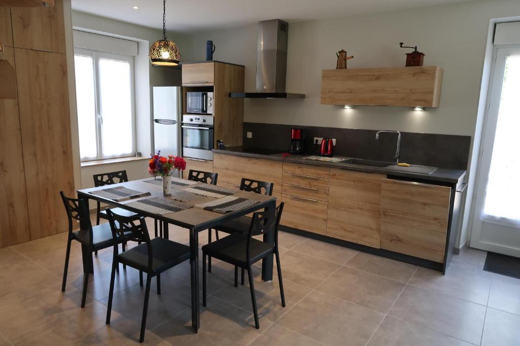 Maison de vacances Le Sophora 20 rue de Jaulges, 89600 Chéu