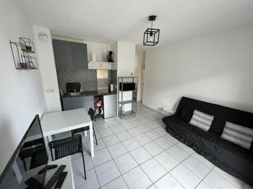 Le Studio 18 à Nîmes, proche centre ville & Gare TGV, Wifi Balcon Nîmes france