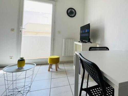 Appartement Le Studio 18 à Nîmes, proche centre ville & Gare TGV, Wifi Balcon 18 Rue Dhuoda Nîmes