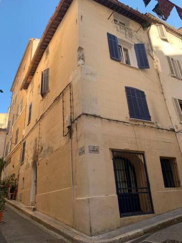 Appartement Le studio des dames 2G 27 Rue Fontaine de Caylus Marseille