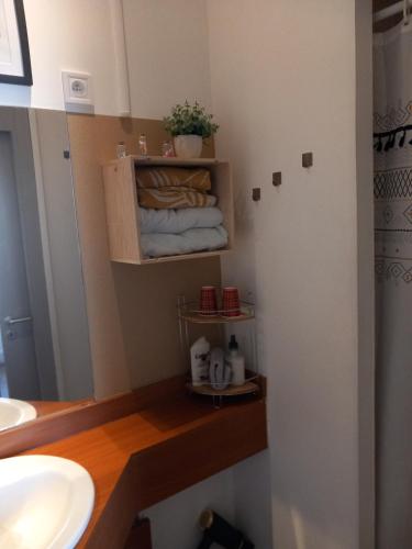 Appartement Le studio des halles avec climatisation 15m2 2ème étage avec ascenseur 4 Rue Baptiste Limouzy Narbonne