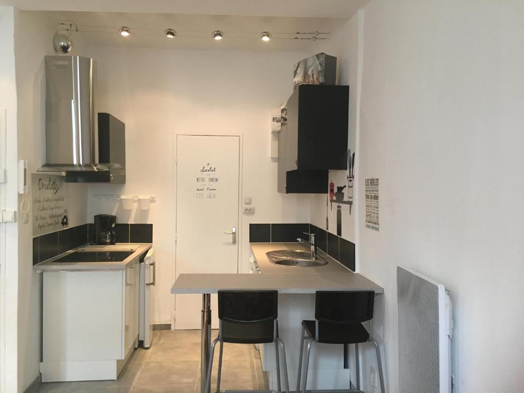 Appartement Le Suffren studio meublé 10 rue Pierre Suffren Toulon 83000, 83000 Toulon