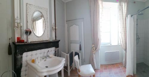 B&B / Chambre d'hôtes LE TABELLION 5 rue du jeu de paume Noyers-sur-Serein