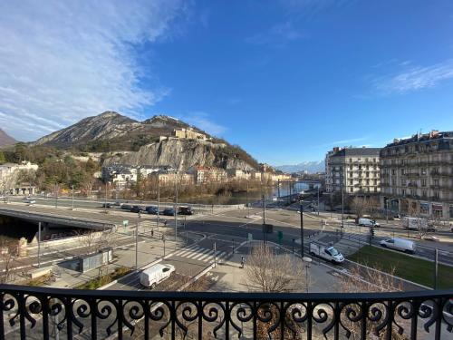 Appartement Le Téléphérique, vue Bastille, 6 pers, 300 m Gare 5 Place Hubert Dubedout Grenoble