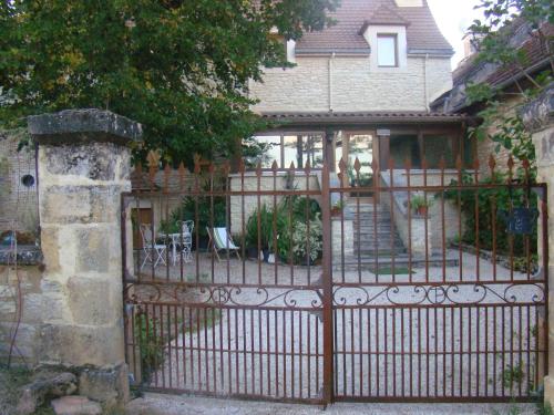 B&B / Chambre d'hôtes Le tilleul à fleurs lieu dit : Poudens haut le tilleul Dégagnac