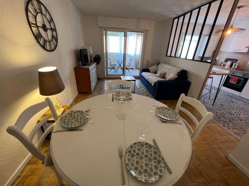 Appartement LE TILLEUL - CALME et LUMINEUX - PLACE DE PARKING PRIVEE 50 Avenue des Deux Routes Avignon