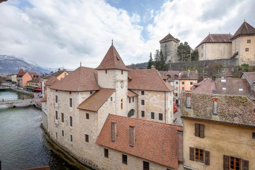 Appartement Le Toit du Palais de l'Isle - Studio with stunning views 6 Rue Grenette Annecy