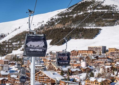 Le Val d'Huez, Vue sur le Village et le Domaine Huez france