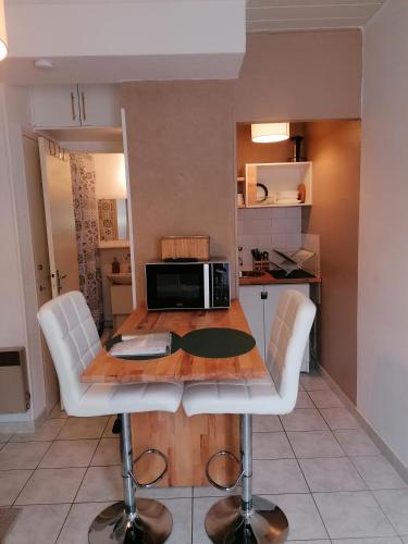 Appartement Le Valhalla, studio au pied des thermes 3 ème étage porte 311 26 Grand-Rue des Thermes Rennes-les-Bains