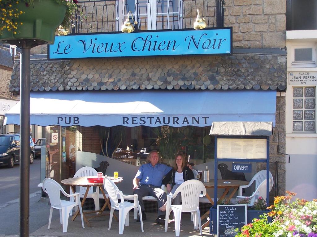 Maison d'hôtes Le Vieux Chien Noir 1 Place Jean Perrin, 22630 Évran