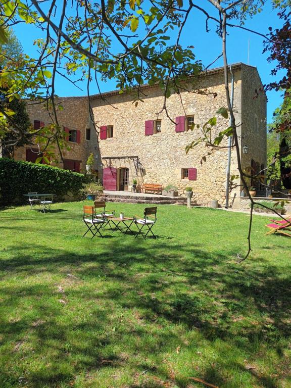 B&B / Chambre d'hôtes Le Vieux Moulin Avenue de la Gare, 13490 Jouques