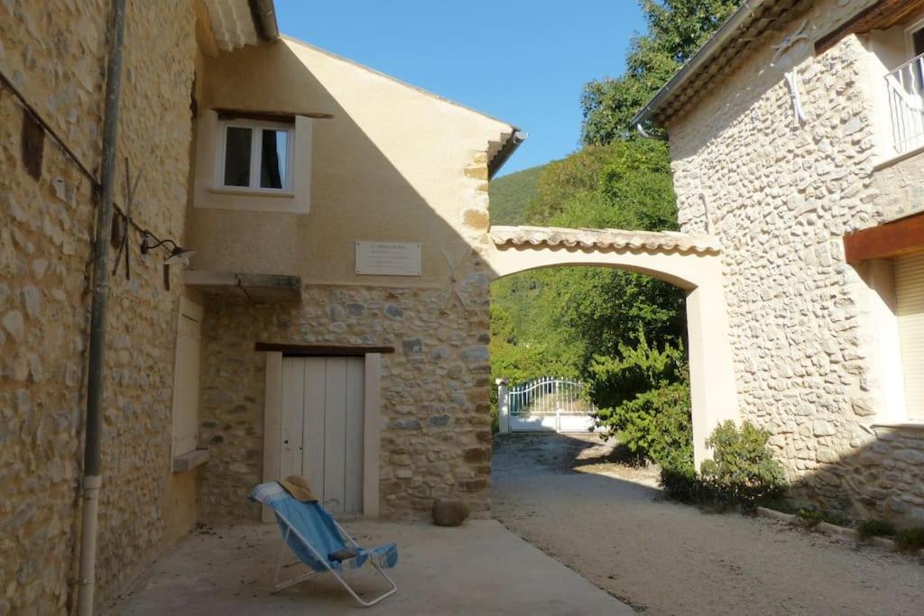 Maison de vacances Le vieux Moulin du Rieu: MAISON + 2 STUDIOS =10prs 133 Route des Rieux, 26110 Nyons