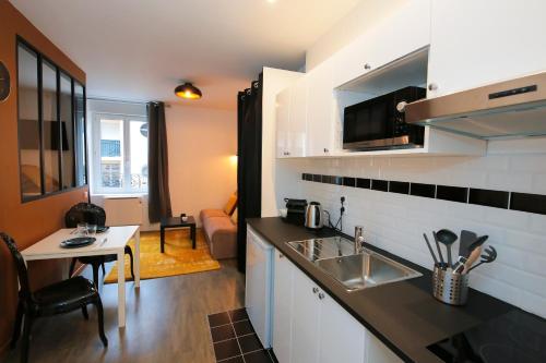 Appartement Le Zèbre, T1 hypercentre chic et cosy, Wifi par SOVALFI 3 Rue du Bois Saint-Étienne