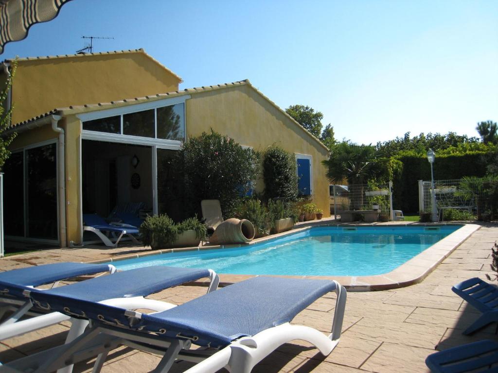 Maisons de vacances Le Zenith 746 Route d'Apt, 84800 LʼIsle-sur-la-Sorgue