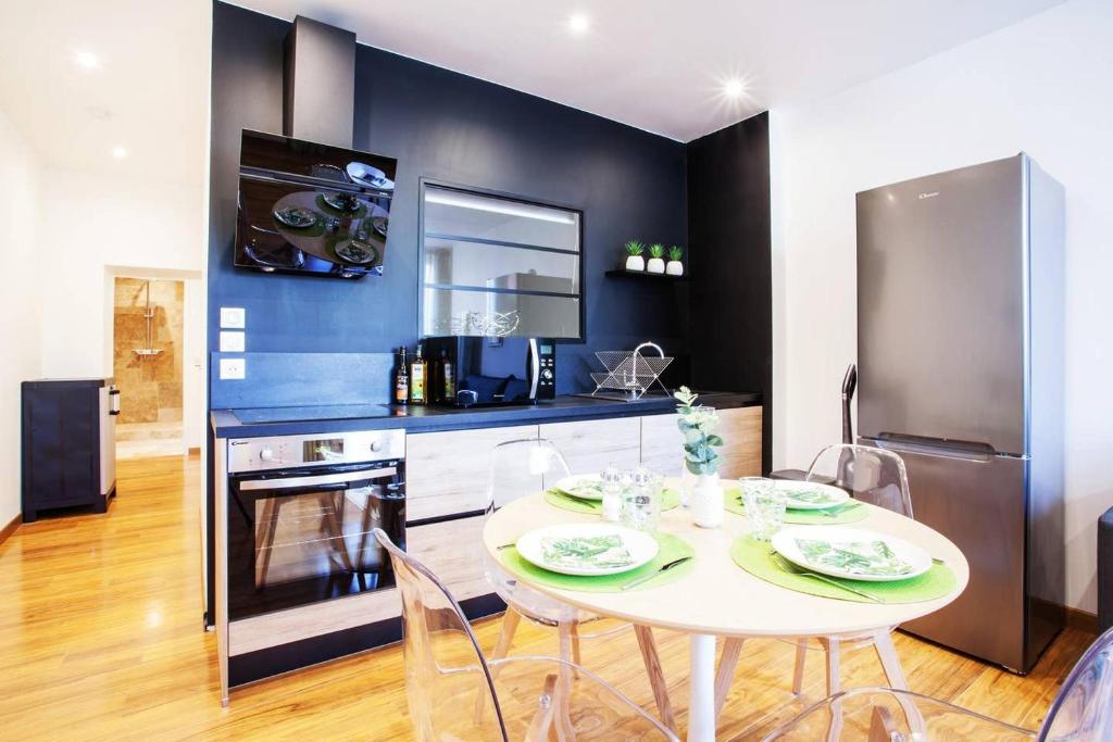 Appartement Legend - Le Saint Laurent - Parking - Wifi - 24/7 - cosy 70 Rue de la Poste, 01750 Saint-Laurent-sur-Saône