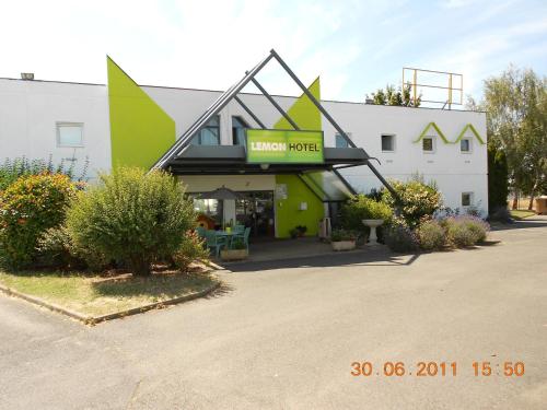 Lemon Hotel Le Coteau france