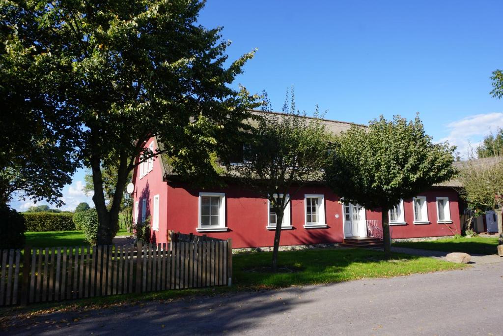 Appartements Lerchenhof - Haus Wiesengrund 2 Ballitzer Weg, 17406 Reestow