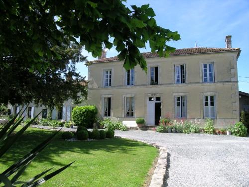 B&B / Chambre d'hôtes Les 2 Madeleine 10 rue du Lavoir Saint-Saturnin-du-Bois