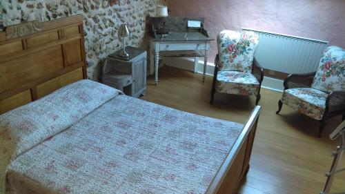 B&B / Chambre d'hôtes Les 3 roses 21 rue thenard la haute epine Villeneuve-sur-Yonne