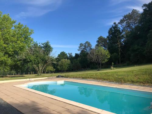 Les 4 Saisons: beau gîte au calme, forêt, proche A89 et Bergerac Lunas france