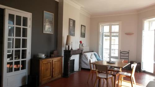 Appartement Les 7 balcons-Place de la Comédie à 100m Parking Spacieux Lumineux Appt Haussmannien 8 rue Baudin Montpellier