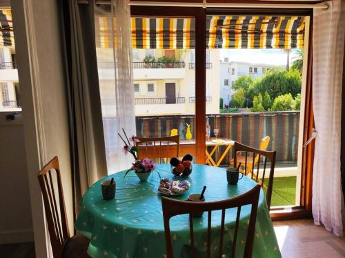 Appartement Les Arênes YourHostHelper 4 Avenue de la Baronne Cannes