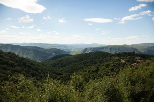 Les Balcons de Lacamp, panorama unique en Cévennes Roquedur france