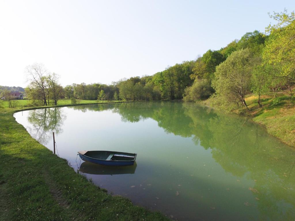 Maisons de vacances Les cabanes du Lac Larribère, 64160 Sévignacq-Thèze