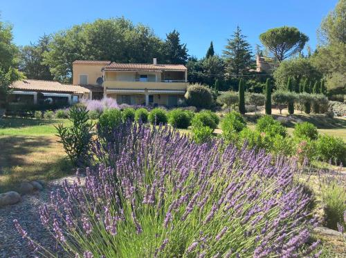 B&B / Chambre d'hôtes Les Cerises Chemin de Perreal, 1181 Saint-Saturnin-lès-Apt